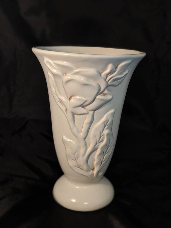 Redwing Vase Magnolia Pattern 1216 1940s Perfect Condition Etsy