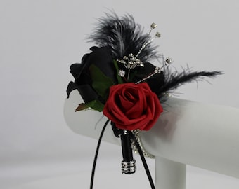 Realistico bouquet da ballo/matrimonio con rose nere e rosse artificiali