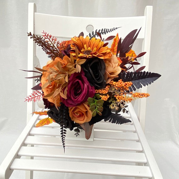 Bouquet De Mariée Gothique Fleurs Artificielles Bordeaux/noir – Motif Squelettes, Fantômes – Dimensions 27,5x17 Cm – Pour Halloween, Mariage Thématique