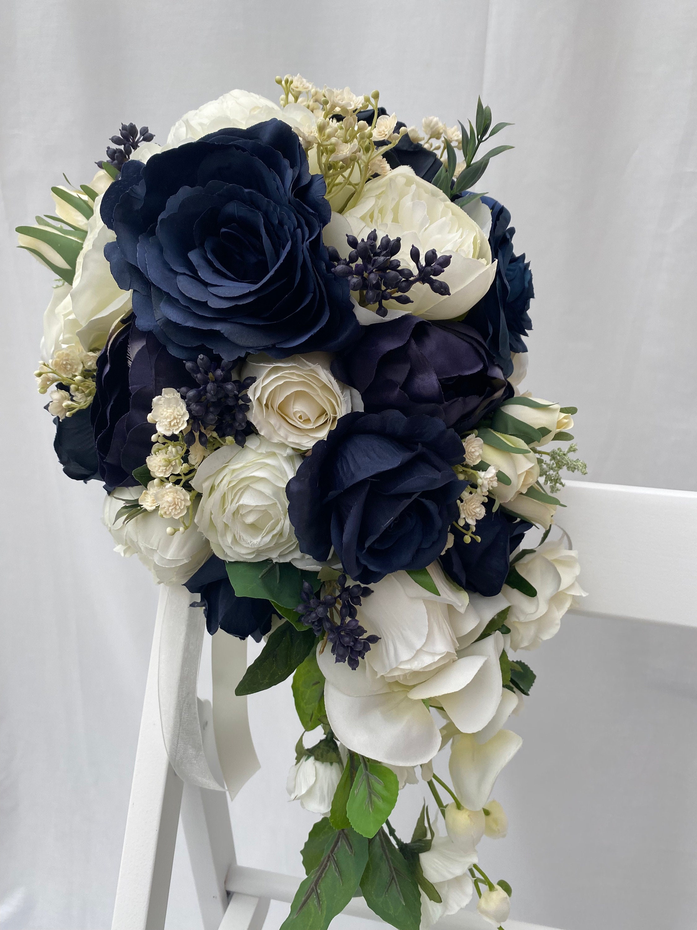 FIORI A MODO MIO: BOUQUET SPOSA: INFERRATO A CASCATA DI AMARILLIS E FRESIA