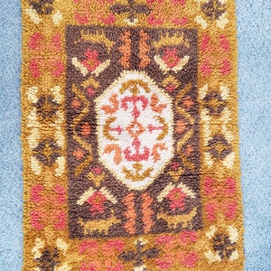 Handmade Latch Hooked Rug /Wall hanging