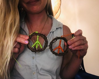 Mini coronas de la paz de 7,6 cm (3), corona con el símbolo de la paz, decoración hippie, accesorio con el símbolo de la paz, adorno con el símbolo de la paz, arte bohemio
