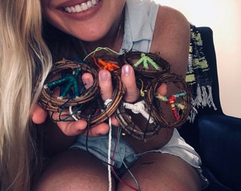 Mini coronas de la paz de 7,6 cm (5), corona con el símbolo de la paz, decoración hippie, accesorio con el símbolo de la paz, adorno con el símbolo de la paz, arte bohemio