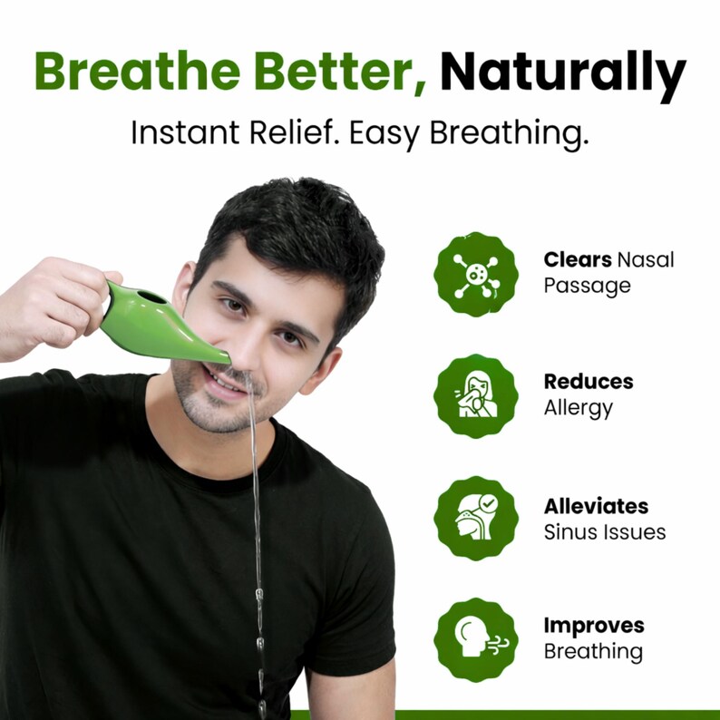 Puede incluir: Un hombre usando una olla de enjuague nasal verde, con agua fluyendo de su nariz. El texto dice "Breathe Better, Naturally" y "Instant Relief. Easy Breathing." Los iconos indican beneficios: limpia el conducto nasal, reduce la alergia, alivia los problemas de los senos paranasales y mejora la respiraci&oacute;n.