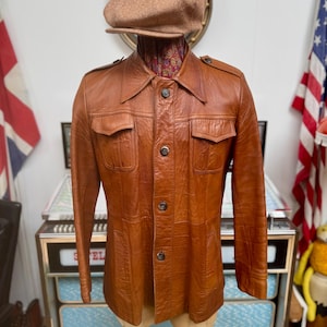 Outstanding Vintage late 1960s early 70s Tan antique looking dandy Mod leather Safari Leisure jacket,nice look patina..Large 41-43”c