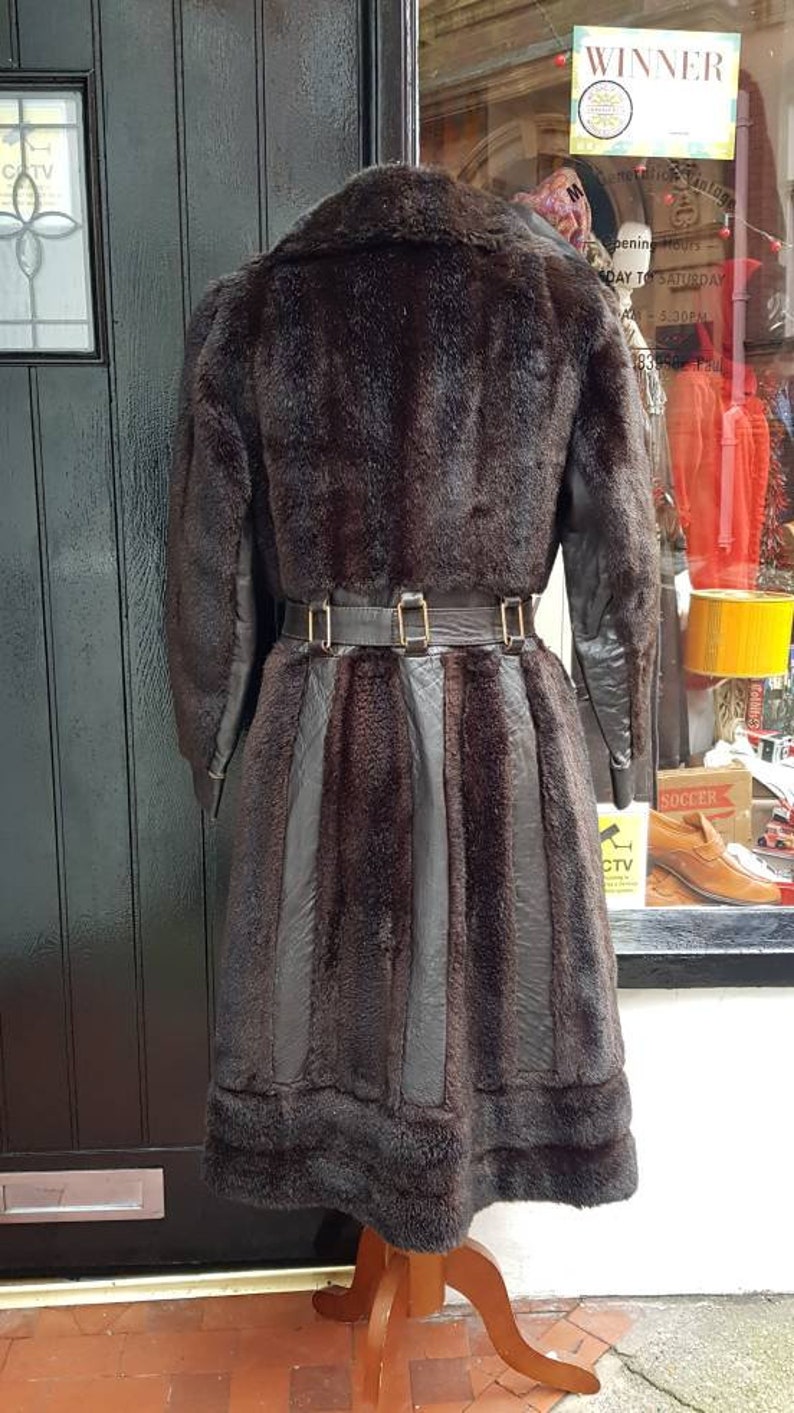 Simulated fur very funky.Small 8-10 Vintage late 1960s 70/'s Astraka belted leather faux fur long winter coat