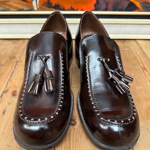 Vintage 1970s 70’s Deadstock brown leather Serrano 1&3/4” inch high block heel slip on tasseled shoes,Northern Soul,Suedehead,Disco .Size 7