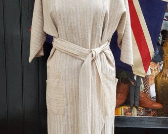 Fab Vintage chic finales de la década de 1970 años 70 con alas de murciélago faja de gran tamaño con cinturón estilo años 40 estilo flapper poncho vestido de túnica con pliegues de caja. Pequeño 8-10 vgc