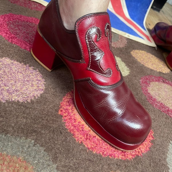 Amazing Vintage 1970s 70's maroon red 2 tone glam rock Bowie 2&1/4” inch heel platform shoes.Slade Sweet etc.UK Size 9 USA 10