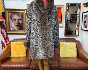 Stunning Vintage inspired Modern swing loose fitting leopard wild cat print above knee length faux fur cot jacket,Beautiful print.Medium -14