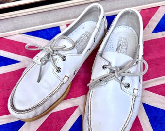 Vintage men’s Sebago white leather Docksiders beach deck shoes yacht footwear,the finest shoe around.Size 9 to 9.5