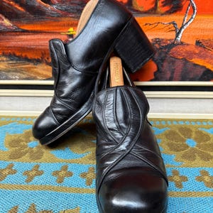 Vintage 1970s mid 70’s black leather 3” inch high block heel slip on platform shoes,Saturday night fever disco era.Size 8 vgc