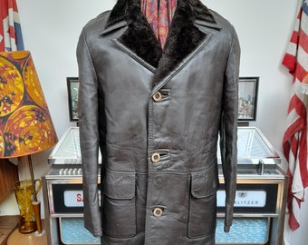 Vintage 1970s 70's Borg acrylic lined brown Superfly leather Shaft style Coat with faux fur lining & patch pockets.Very warm.Large 40-43"c