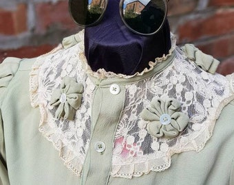Beautiful Vintage 1940s 50's embroidered lace ruffled collar button front lindy hop land girl blouse suit tunic top.Small size 10 to 12.