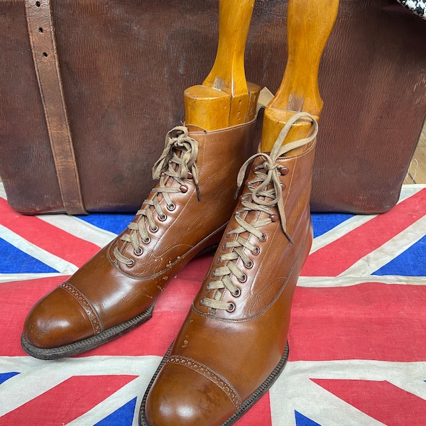 Amazing Antique Vintage Victorian Saxone Balmoral boot,tan leather 10 hole fastening,original sole and laces with boot trees.Size 7