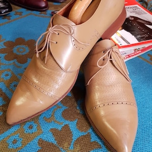 Vintage early 1960s 60&#39;s Super Modell Mod Tan leather Winklepicker shoes.Modernist teddy boy ivy league jazz crossover.Euro 42,UK 7.5 - 8