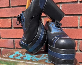 Erstaunlicher Vintage 70er Jahre Glam Rock Bowie Ziggy Stardust Beleuchtung 2 Ton schwarz / blau Schnürschuhe Plateauschuhe, 4 & 3 / 4 ”Absatz
