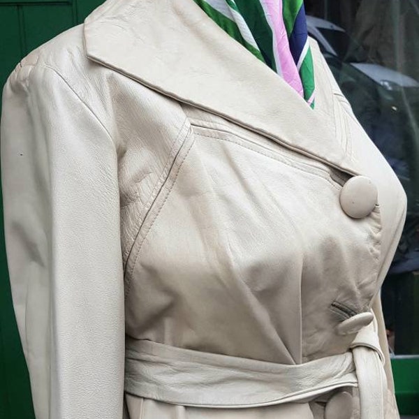 Vintage 1950s 60s Pin up ivory belted hour glass Leather trench coat, Wilsons House of suede Beverly Hills California.Medium Glam Rockabilly