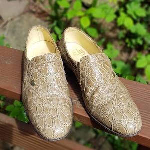 Vintage late 1970s 80's Sanders faux snakeskin effect Leather slip on loafers shoes.Size 6.5 Euro 39/40