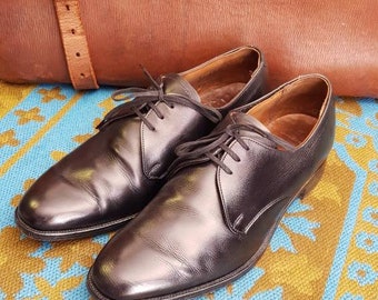 Quality Vintage early 1960s black leather John White mens 3 hole smart casual dress mod suit shoes.Size 6.5 vgc