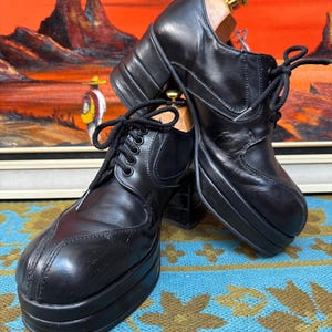 Fab Vintage 1970s 70’s all black leather lace up high heel glam rock Bowie Slade Sweet  platform shoes with 3&1/4” heel.Size 8.5