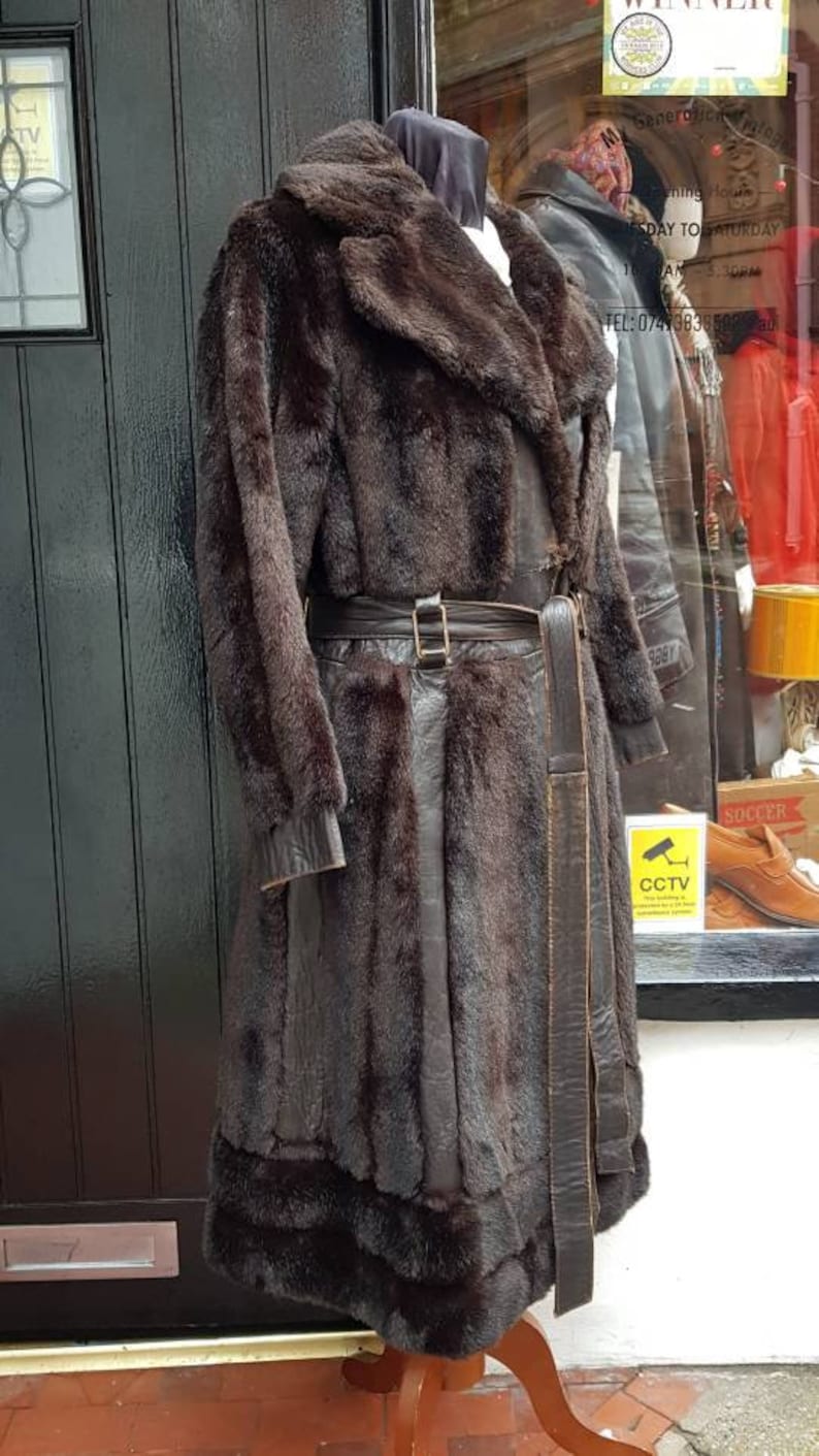 Simulated fur very funky.Small 8-10 Vintage late 1960s 70/'s Astraka belted leather faux fur long winter coat