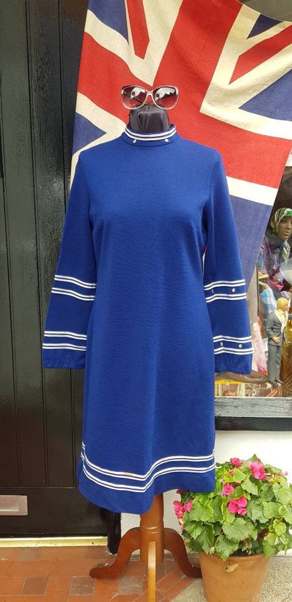 Vintage 1960s 60's shift style fit with slight fla