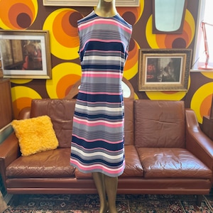 Classic Vintage 1960s 60’s striped knee length sleeveless mod wiggle shift dress.Small to Medium