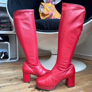 Vintage late 1960s early 70’s Glam Rock/Psyche Freakbeat Festival knee high red leather platform heel and sole boots.Size 4 vgc Narrow calf.
