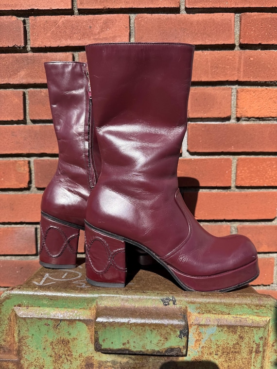 Outstanding Vintage 1970s 70’s Ravel Glam Rock ankle/calf high burgundy red  leather platform heel and sole to