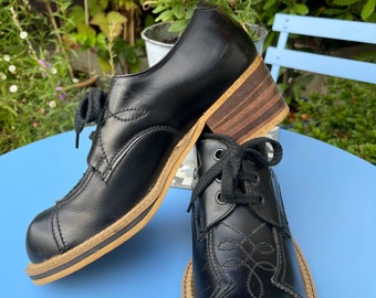 Vintage 1970s 70’s Stead & Simpson black leather lace up platform duck spoon northern soul bootboy glam rock shoes.Size 6.5 vgc