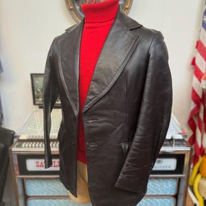 Vintage 1970s 70’s wide lapel very dark brown 2 button leather box jacket with a single rear vent.Medium 40-41&1/2”