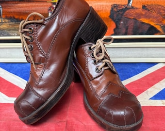 Zapatos Derby vintage de plataforma con cordones, de cuero marrón de tres tonos, de 2 1/4 pulgadas de alto, estilo años 70, de la época disco de Fiebre del sábado por la noche. Talla 6.
