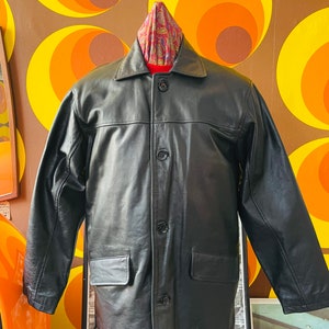 Veste en cuir épais vintage rétro des années 1990 des années 90 avec doublure tonique matelassée. Petite taille moyenne à 42 po.