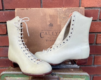 Amazing Vintage Antique deadstock dated 1919 Caleys of Windsor Edwardian Victorian 14 hole cream all leather ankle boots in box. Size 5-6