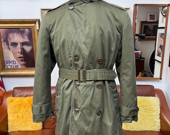 Gabardina militar del ejército de EE. UU., color verde oliva, de B. Maimon & Sons Inc., de 1953, con forro de lana original. Talla pequeña a mediana, muy buena calidad.