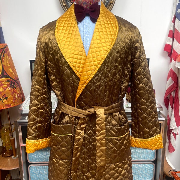 Outstanding Vintage 1960s 70’s triacetate golden brown yellow quilted Smoking jacket,house robe,dressing gown.Noel Coward dandy.Large to 44”