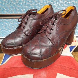 Fab Vintage 1970s 70’s Ravel brown leather lattice detail glam rock Bowie Slade Sweet  platform shoes with 3&1/2&quot; heel.Size 8.5