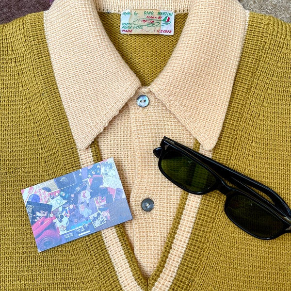 Outstanding Vintage 1950s 50’s Dino Martini Italian mustard yellow 2 button loop collar knitted tunic jumper made of pure wool.Medium Large