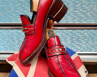 Vintage 1970s 70’s red leather wooden stacked heel and sole Spanish platform shoes with gold piping detail.UK Size 5