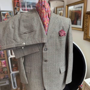 Stunning Vintage 1970s 70’s made Lynton Thornproof twist tweed olive/grey green mix colour check countryside Gentleman’s suit.XL 45-46&1/2”c