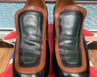 Fab Vintage 1970s 70's black,racing green,light tan slip on Manfield glam rock Bowie 2&1/2” inch heel platform shoes.Slade Sweet.UK Size 9