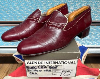 Beautiful Vintage mid to late 1970s 70’s Alende international burgundy leather dandy slip on loafers shoes with original box.UK Size 10 vgc