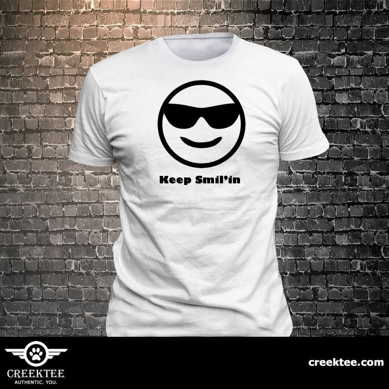 Keep Smil'in Happy Face Smiling emoji Custom Text T-shirt Gift Fun - Funny t-shirt, fun tshirt, Customize your t-shirt... Ask us! Keep Smil'in Happy Face Smiling emoji Custom Text T-shirt Gift Fun - Funny t-shirt, fun tshirt, Customize your t-shirt... Ask us!