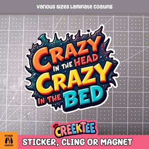 Può includere: Un adesivo colorato con il testo "Crazy in the head, Crazy in the bed". L'adesivo è su uno sfondo a griglia bianco e nero. L'adesivo è disponibile come adesivo, cling o magnete.