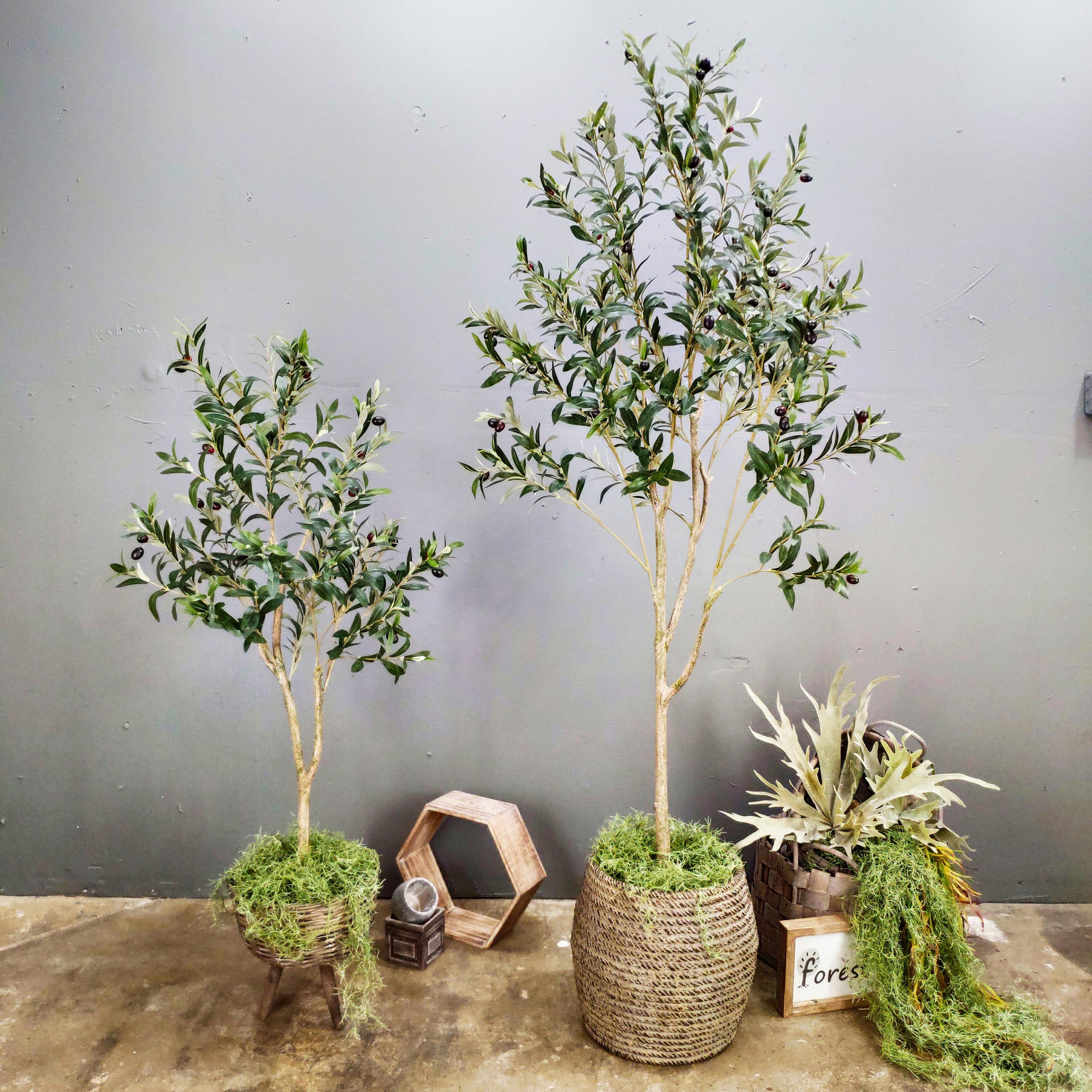 Artificial Olive Tree,4FT Tall Fake Plant Faux Olive Plants for  Indoor,Natural Fake Tree,Artificial Silk Plants for Office Home Living Room  Floor