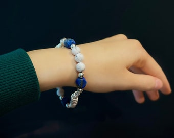 Refined bracelet with magnesite, lapis lazuli and sterling silver components, length 20 cm, item AB99