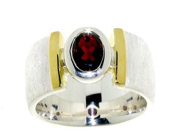 Ring solid silver 12 mm wide with garnet, gold-plated side stripes from Peter Erker article R33G