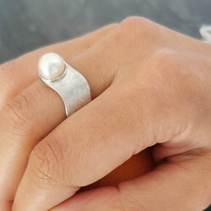 Silver ring with white colored freshwater pearl by Peter Erker item R44WP image 3