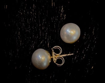 Elegant button pearl white 8.5 mm OS03